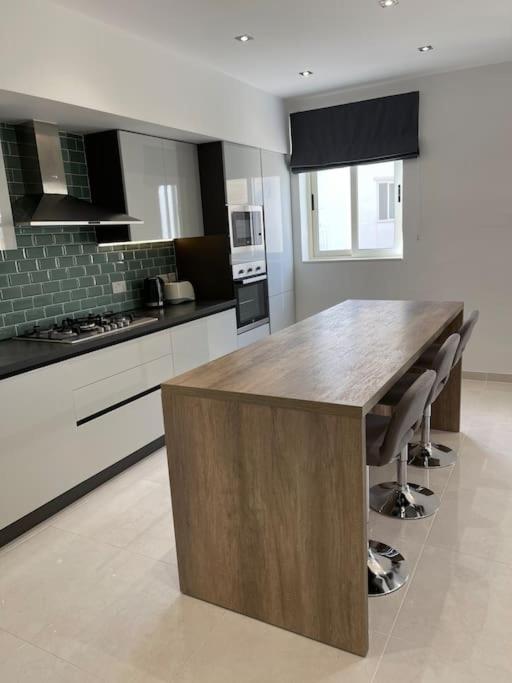 Sunset Modern 1 Bedroom Near The Apartment *